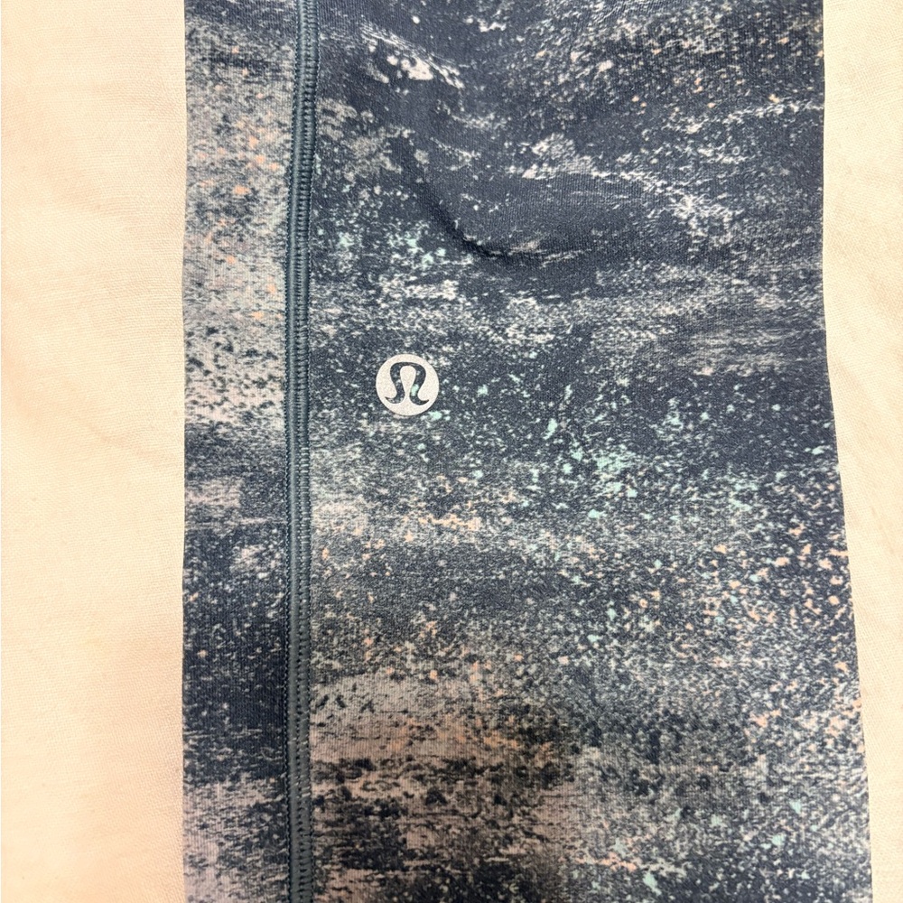 Ladies Lululemon Speed Up Crops - 21" - Picture 4 of 8